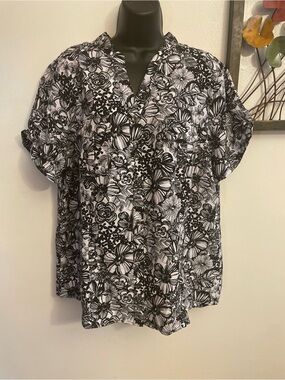 Laura Scott Black & White Floral Print Blouse Button-Down-Size 16/18 W- NWT